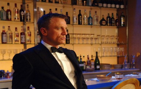James Bond je alkoholik